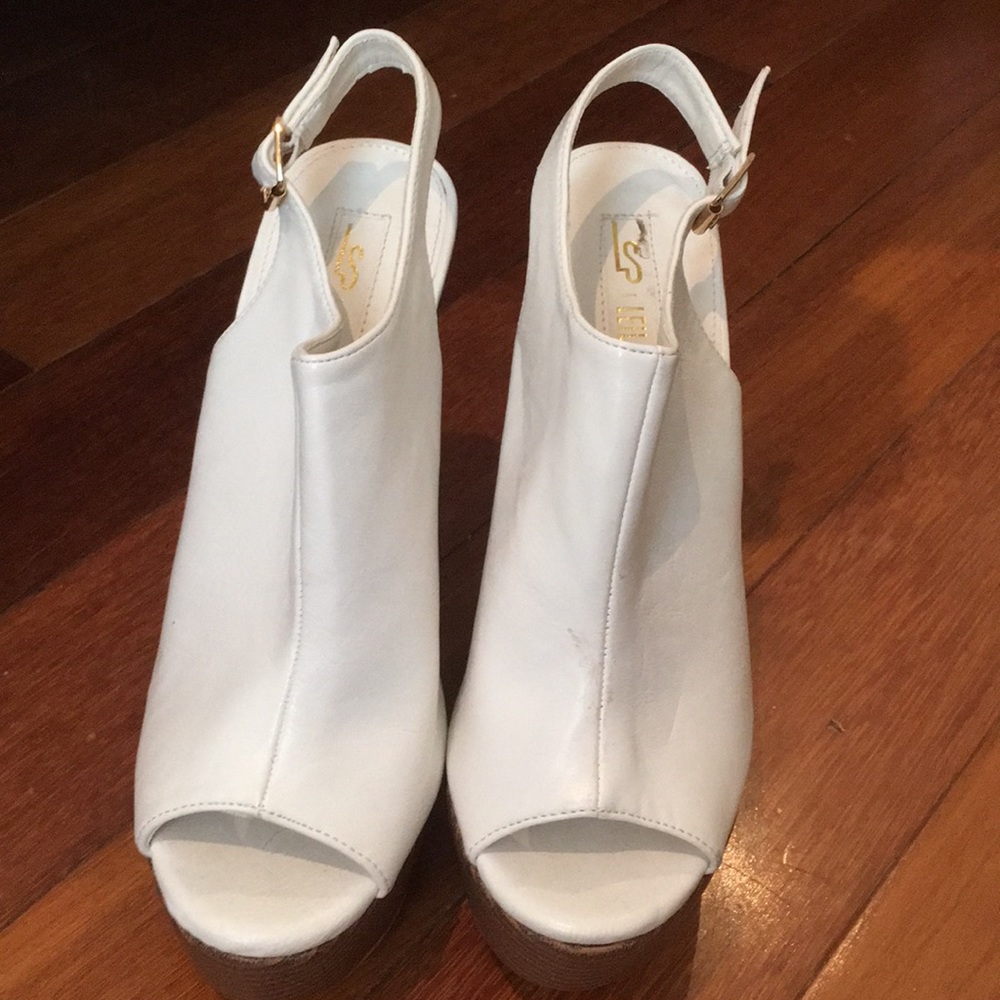 Leila Stone Wedge
